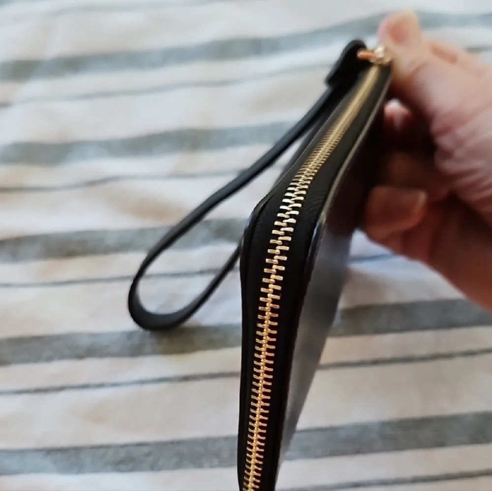 Kate Spade Wristlet and Crème de la Crème Mug. - Picture 9 of 11